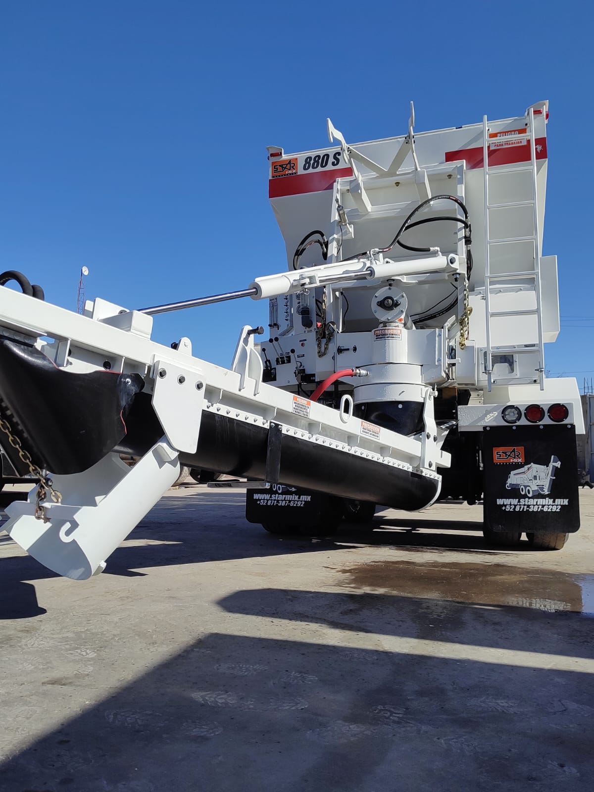 Vista frontal de planta dosificadora móvil 880s